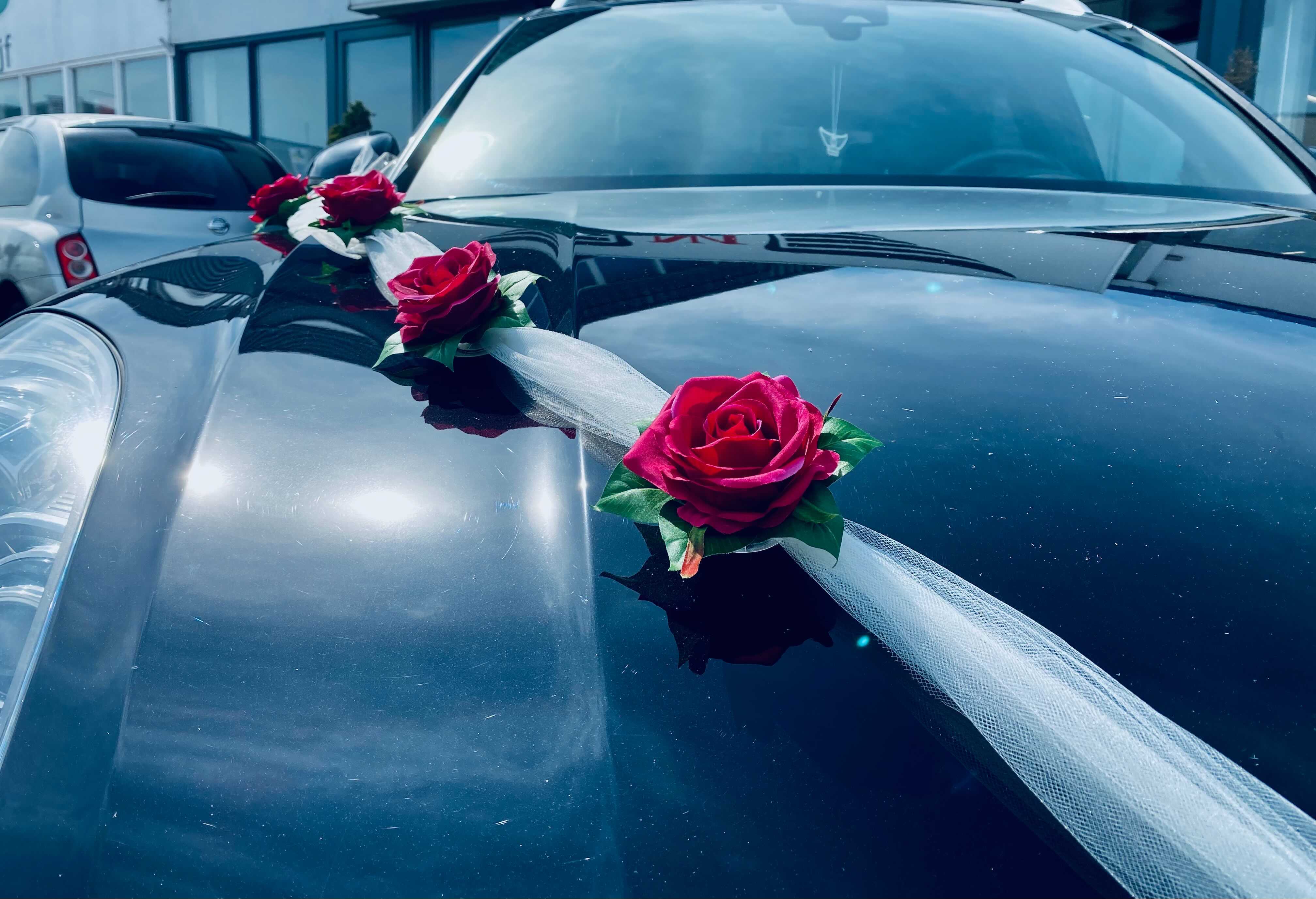 Blumengesteck für die Motorhaube - Melania