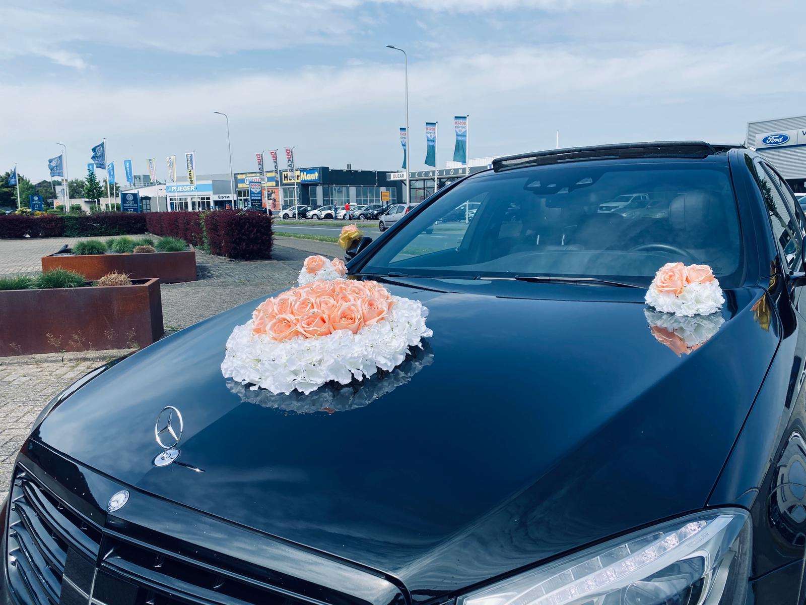 Blumengesteck für die Motorhaube - Emily