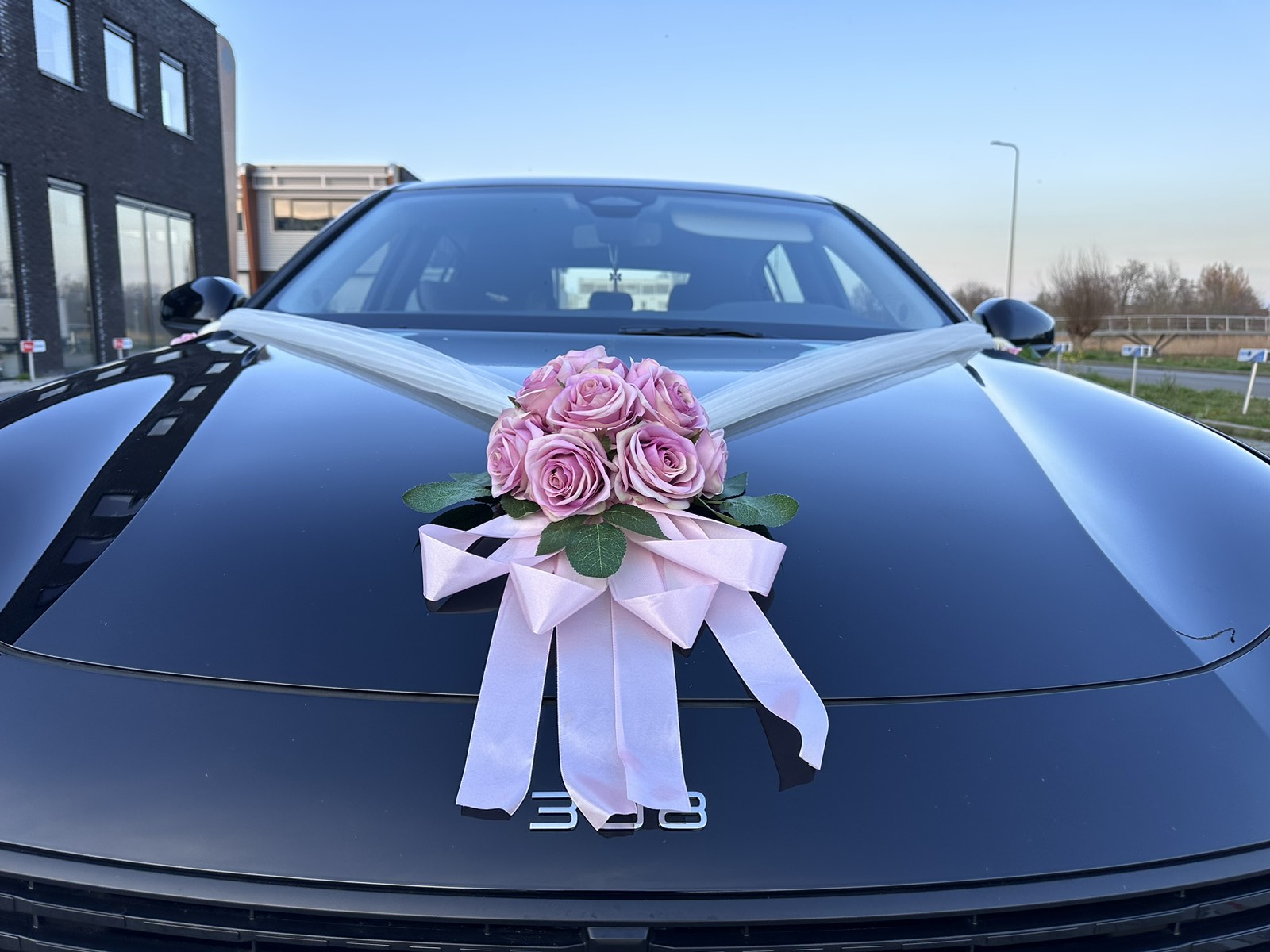 Blumengesteck für die Motorhaube - Nicole Rose