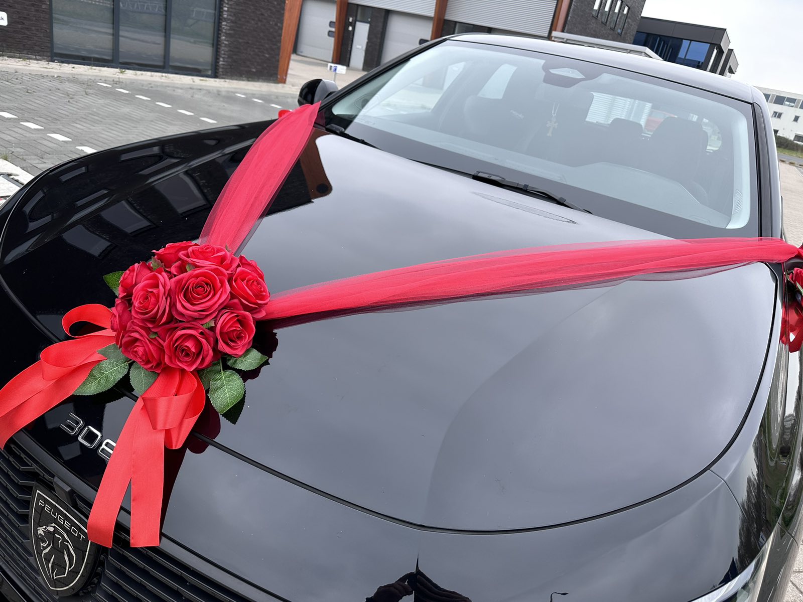 Blumengesteck für die Motorhaube - Nicole Purpur