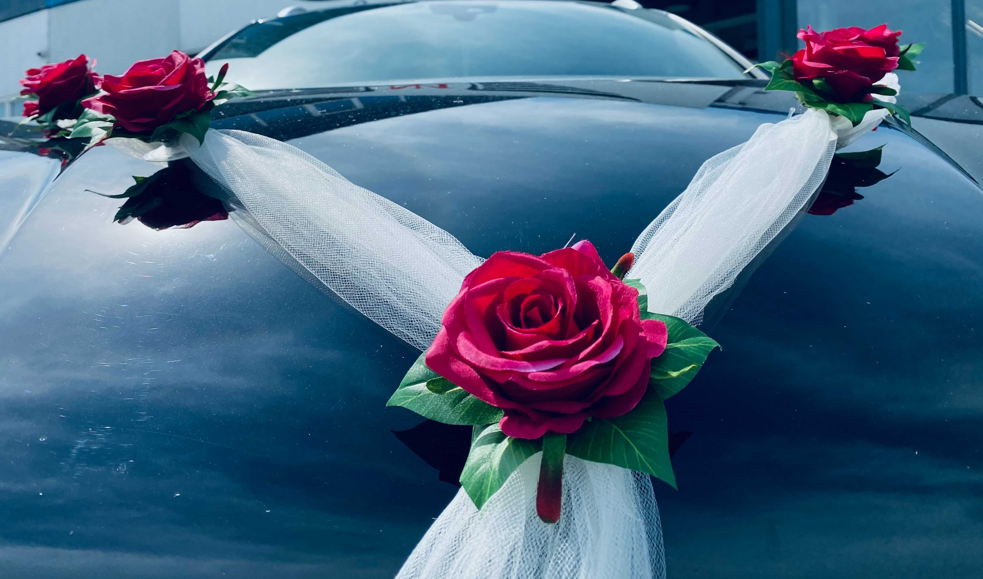 Blumengesteck für die Motorhaube - Melania