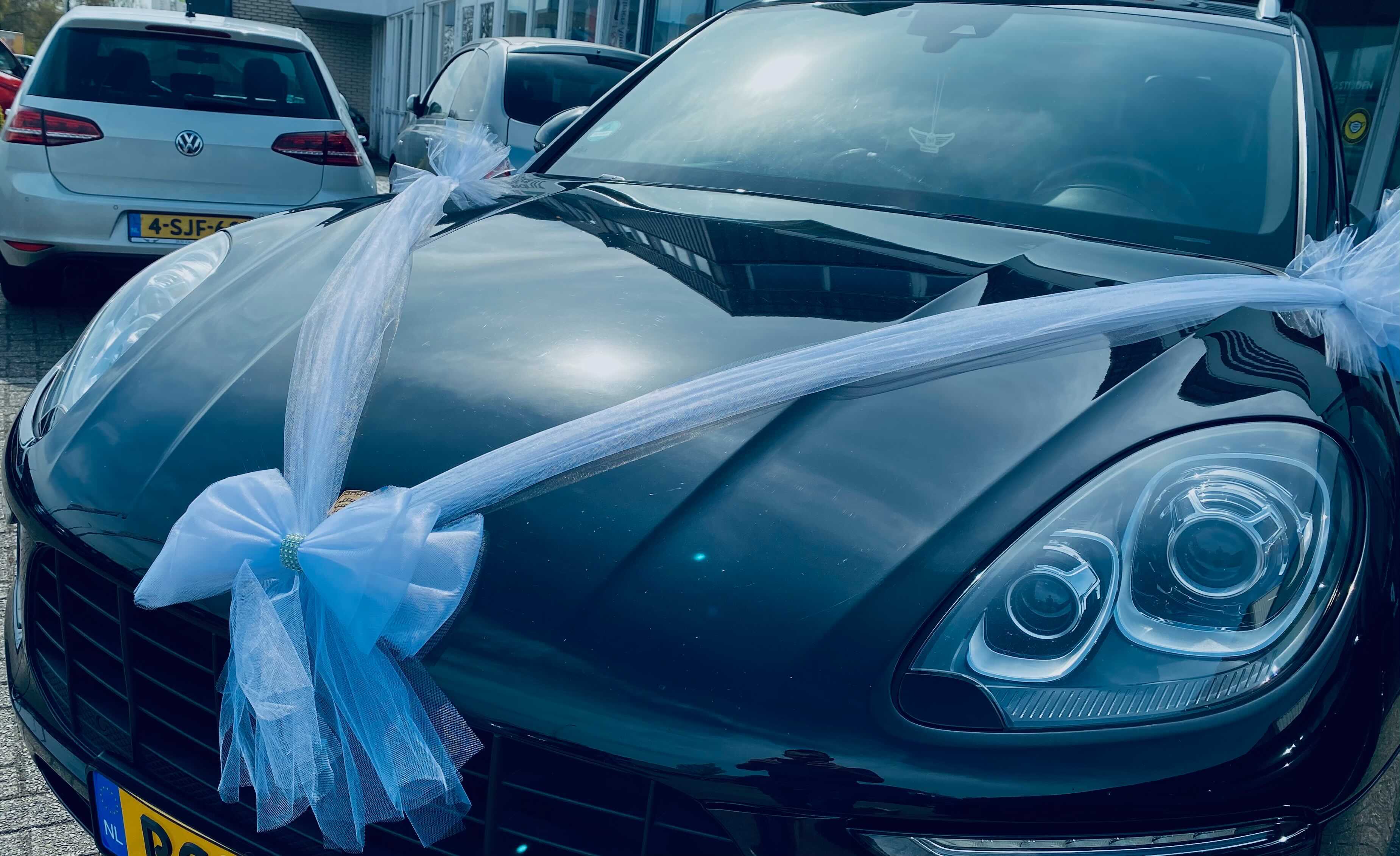 Blumengesteck für die Motorhaube - Lorita