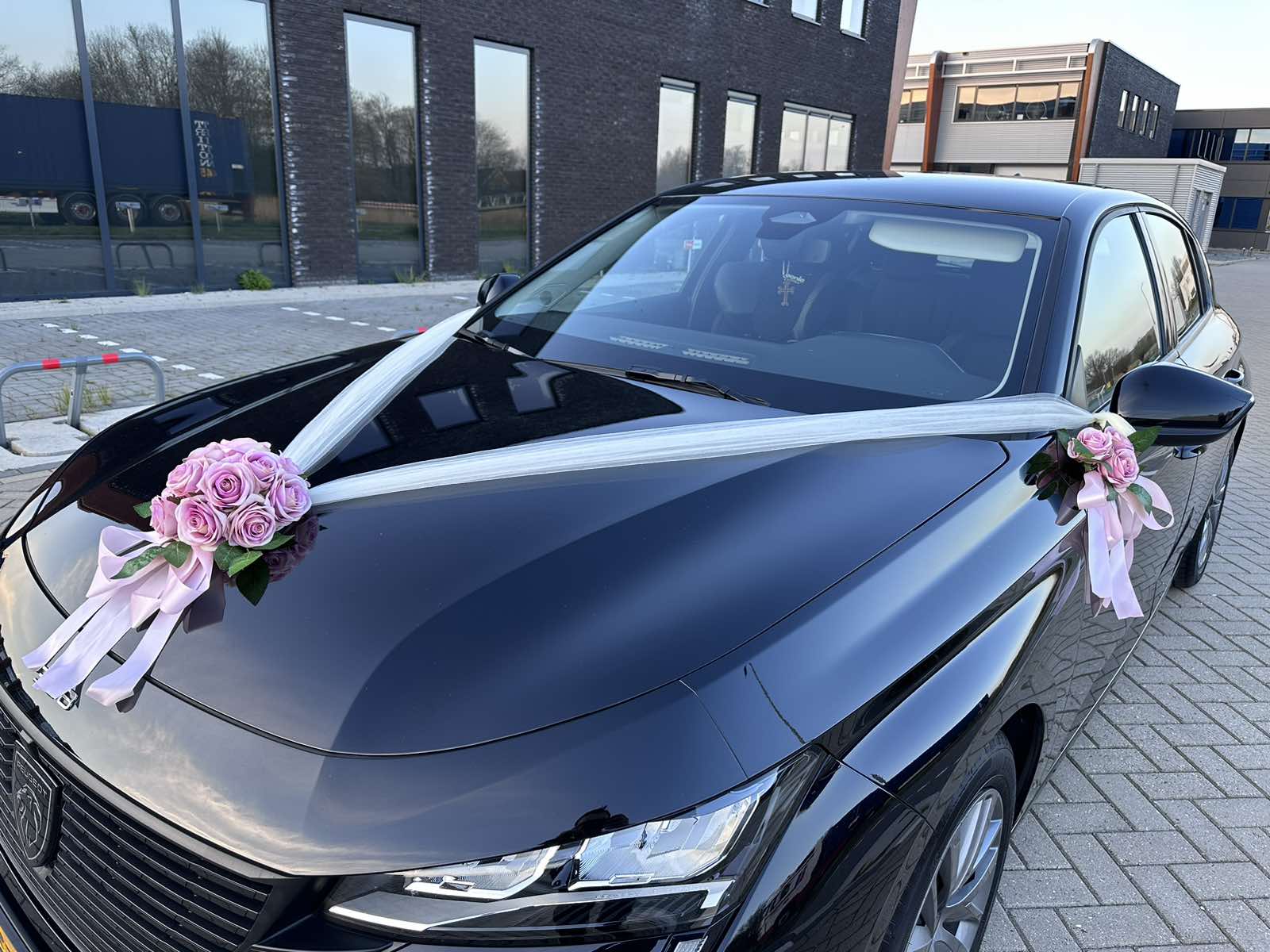 Blumengesteck für die Motorhaube - Nicole Rose
