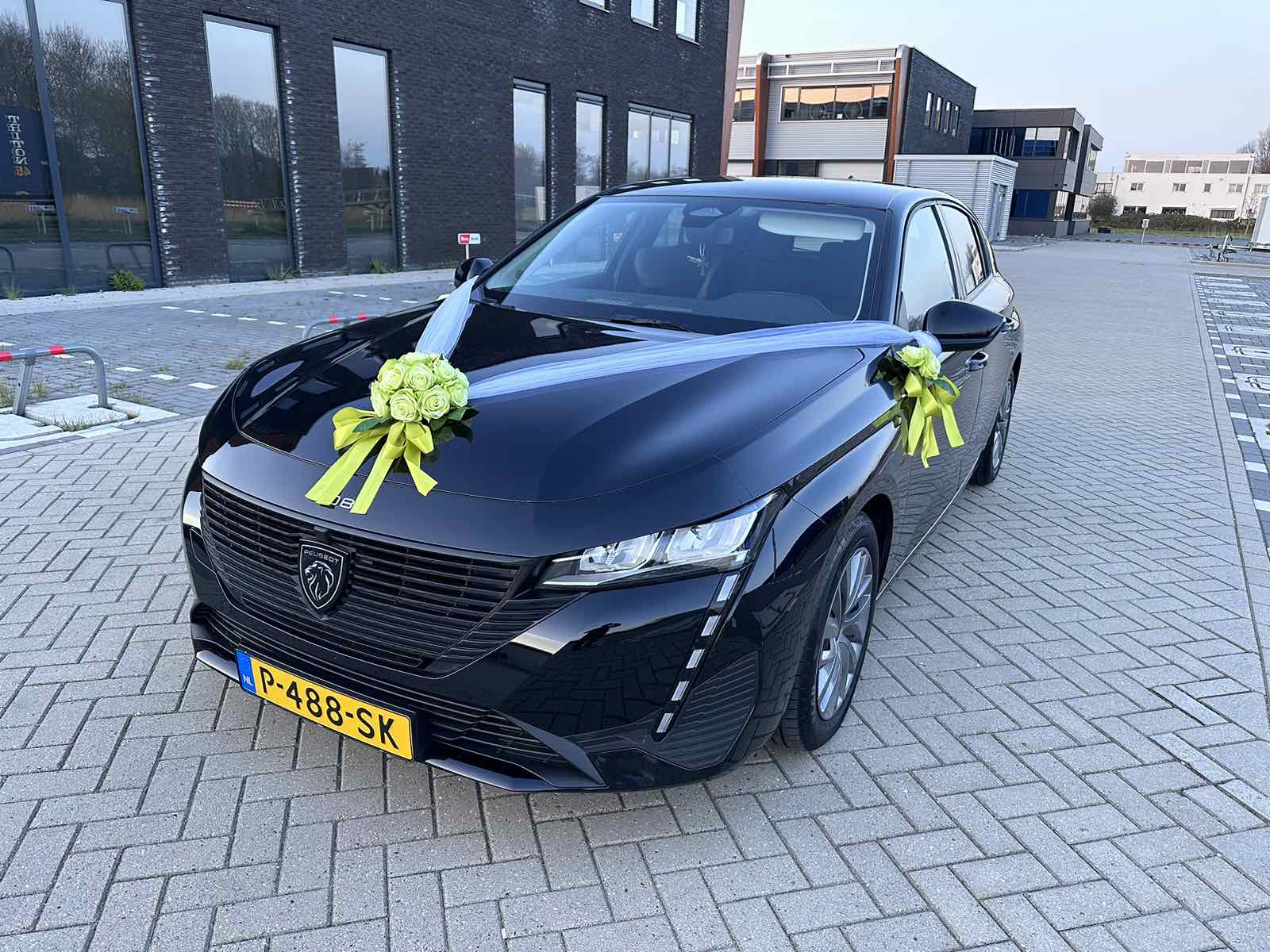 Blumengesteck für die Motorhaube - Nicole Lime