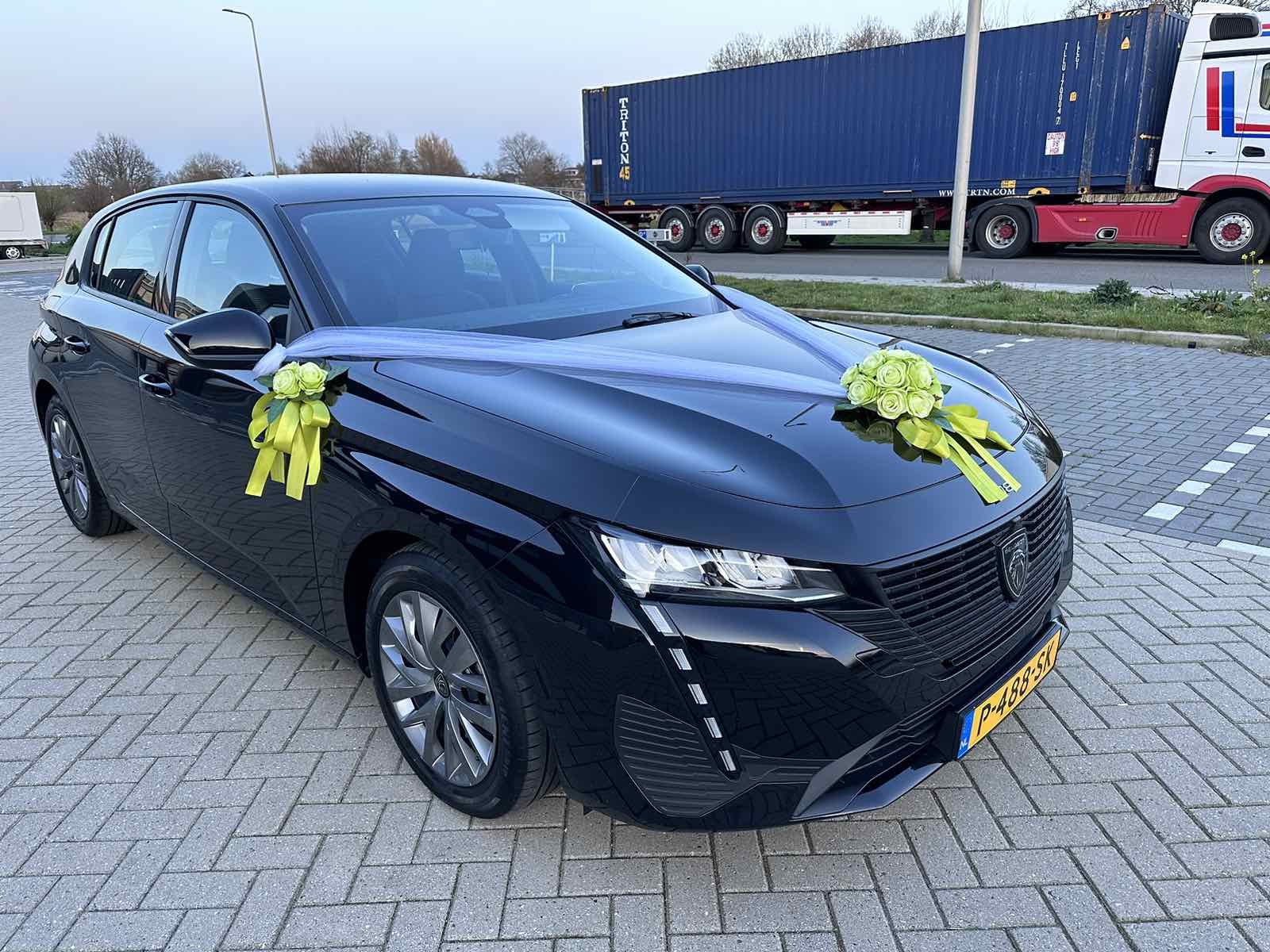 Blumengesteck für die Motorhaube - Nicole Lime