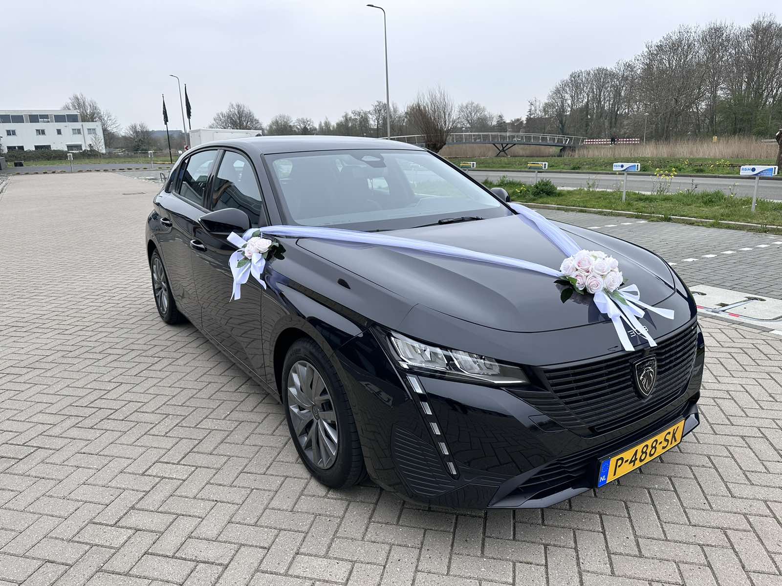Blumengesteck für die Motorhaube - Nicole Puderrosa