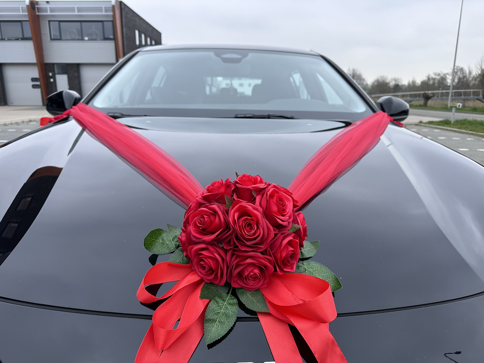 Blumengesteck für die Motorhaube - Nicole Purpur